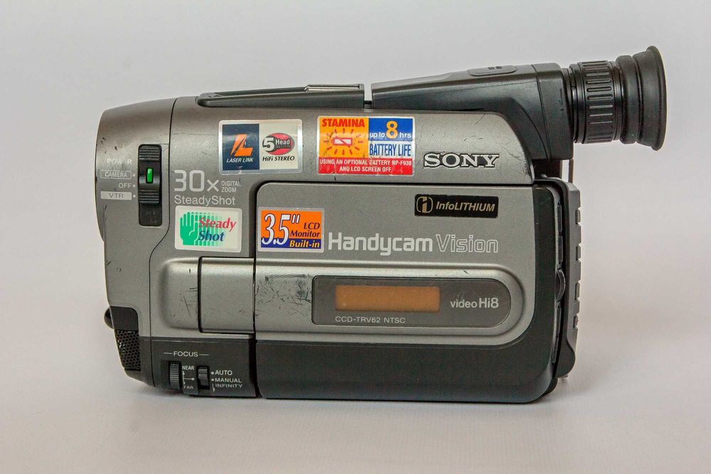 Відеокамера SONY Handycam CCD-TRV62