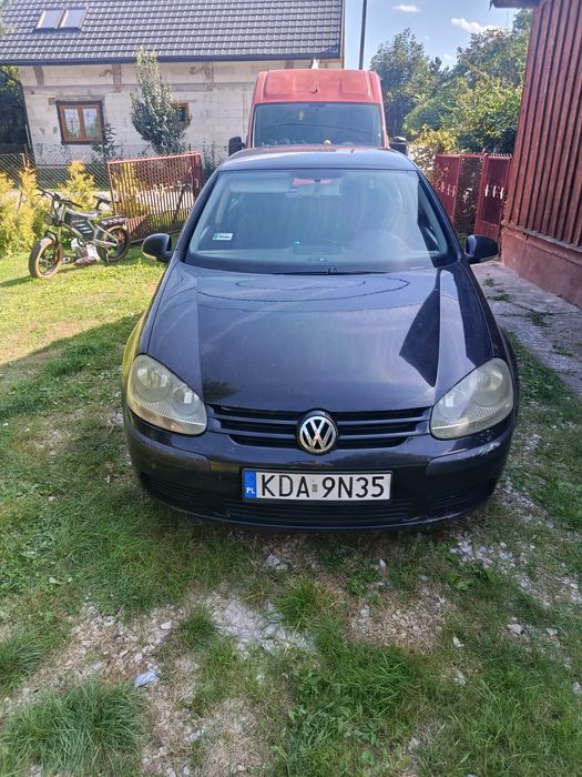 Sprzedam golfa 5 1.9 TDI ogłoszenie ważne do piątku .