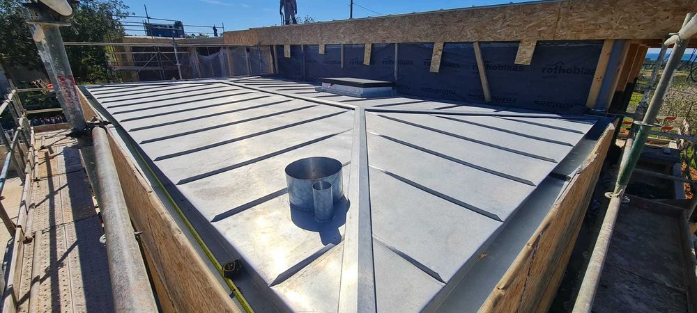 Serviços Profissionais de Telhados em Zinco – Qualidade e Durabilidade