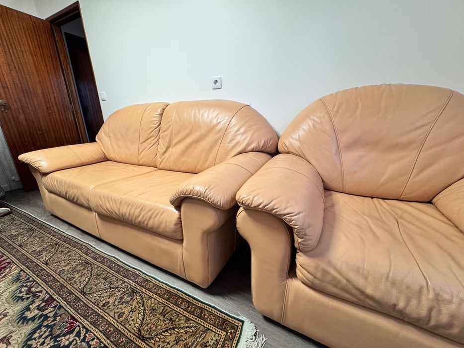 3 sofás de pele