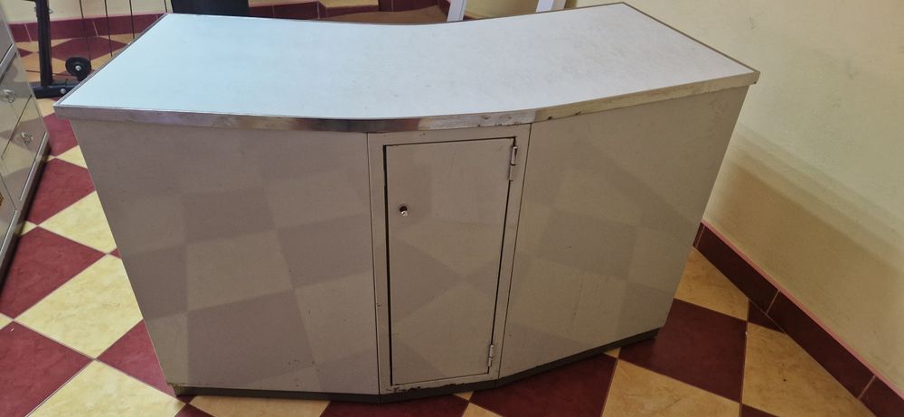 Металева тумбочка