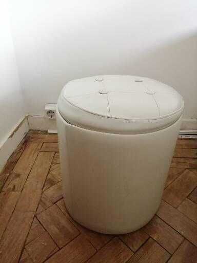 Móveis de quarto, de sala e de casa de entrada.