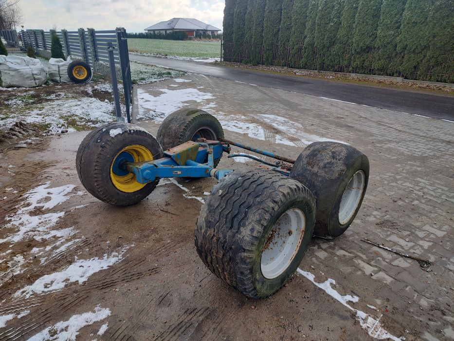 Tandem podwozie Skrętna oś przyczepy beczki dłużyca