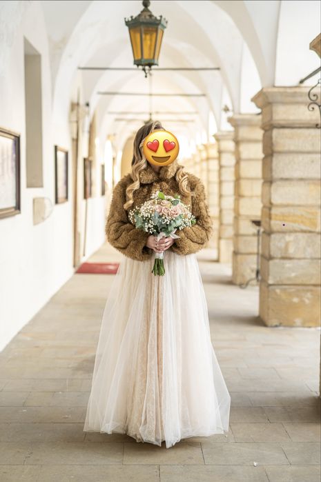 Piękna suknia ślubna cyrkonie tiul