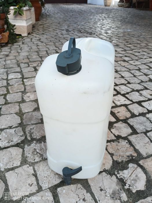 Jerrican de plástico transparente com torneira de descarga, 20 litros