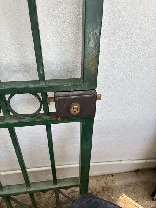 Portao pequeno em ferro