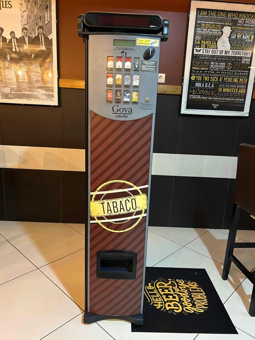 Máquina de tabaco 11 canais Goya Jofemar. notas e moedas