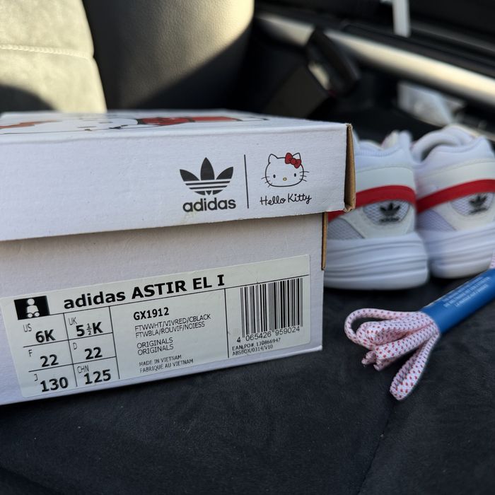 Кросівки Adidas  /hello kitty