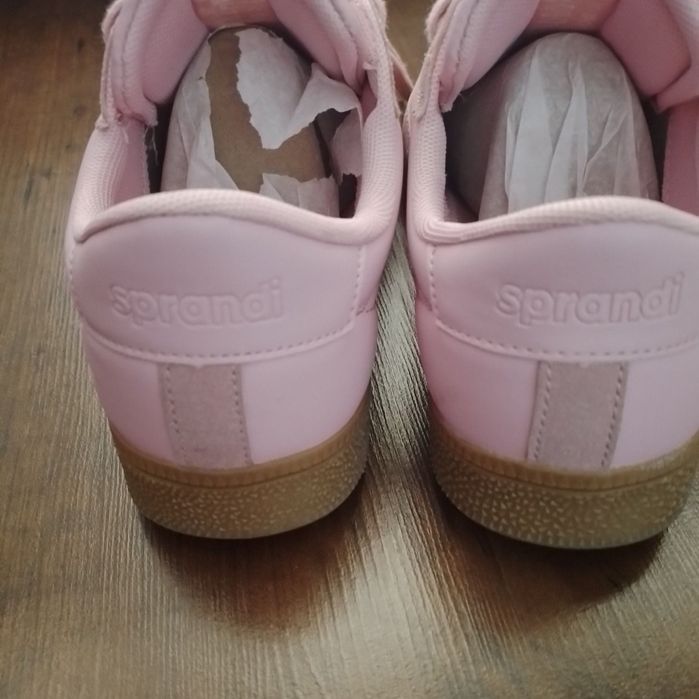 Buty sportowe damskie