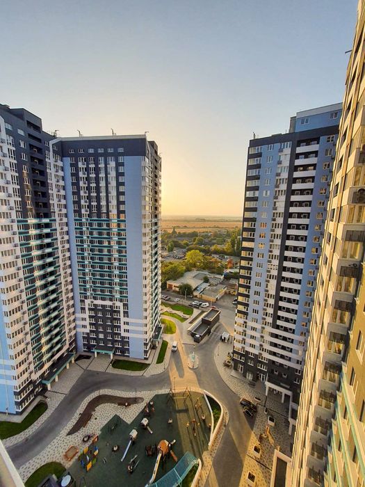 Квартира з ремонтом в новому зданому будинку Sky city компанії Будова