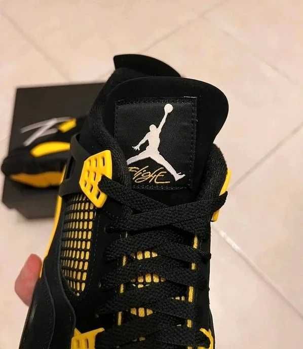 Załączony paragon Jordan 4 retro Thunder R.39