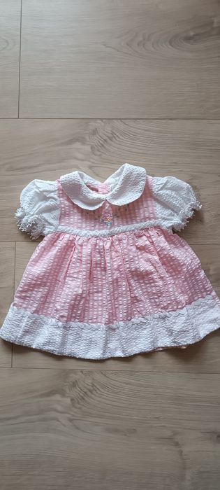 Sprzedam sukienkę niemowlęcą