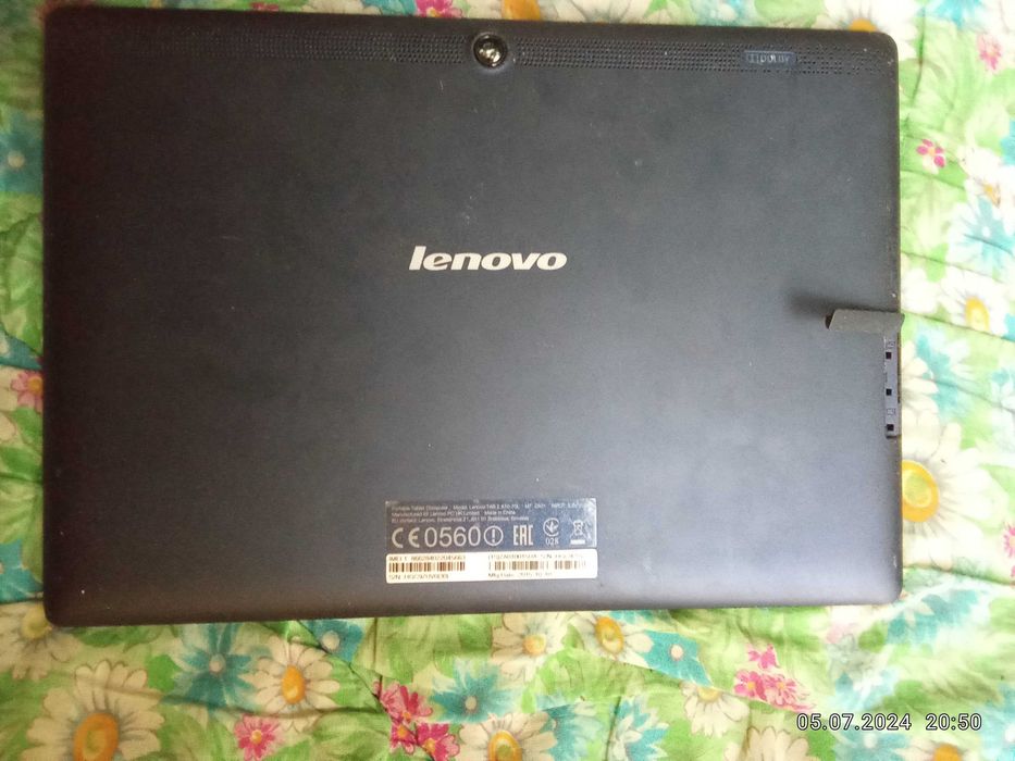 Продам планшет Lenovo ,б/у,з підтримкою сім карти,все працює!