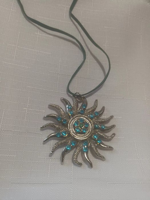 Naszyjniki  na rzemykach