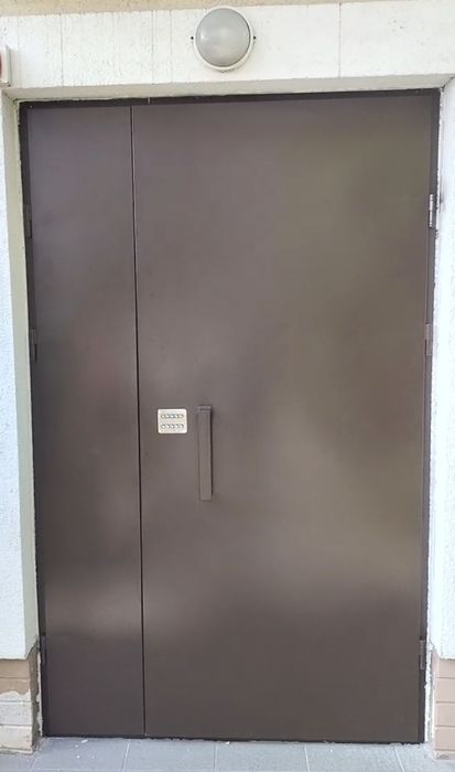 Двері в під'їзд з кодовим замком/ металеві/ від виробника