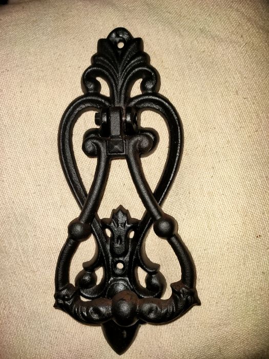 Aldraba/ Puxador em Ferro Grande