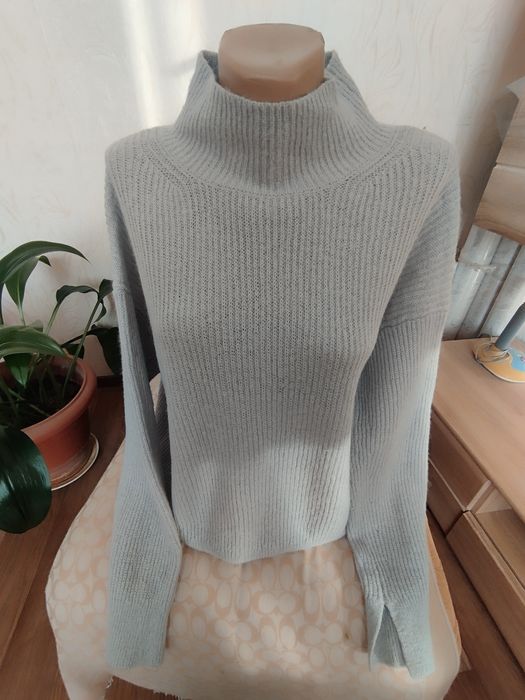 Продам женские свитера