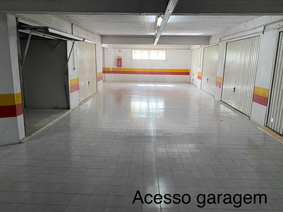 Garagem Box com 14 m2 - Bons acessos Queluz E Belas • OLX.pt