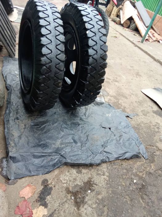 Продам б/у резину на ГАЗ-52 с дисками