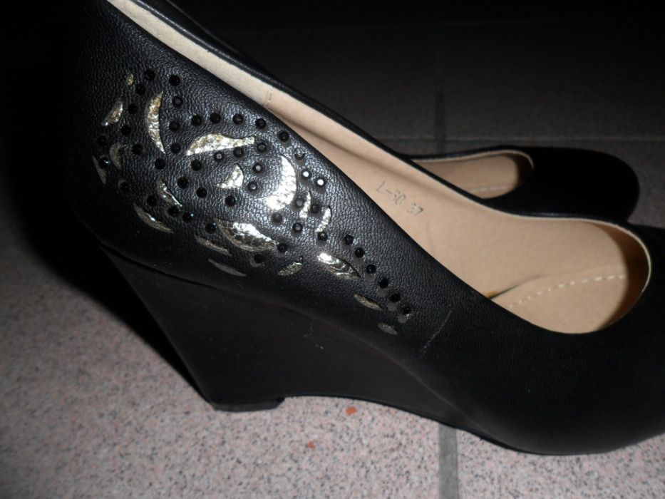 Sapatos de cunha tamanho 37
