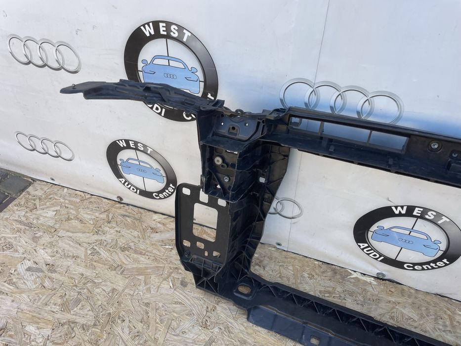 Установочна панель телевізор Ауді Q3 83A Передня панель