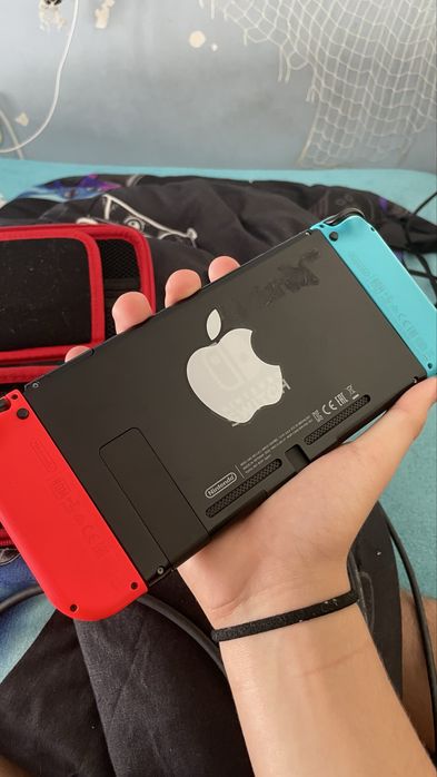 Nintendo Switch classic z dodatkami, futeralem i grą