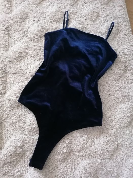 Welurowe granatowe body BikBok XS