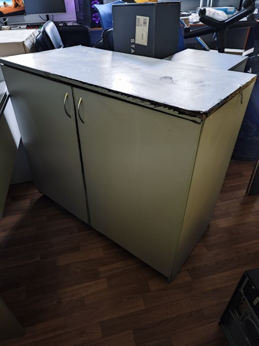 Продаю тумбу з дверцятами