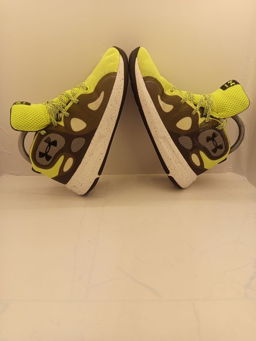 Under Armour ...