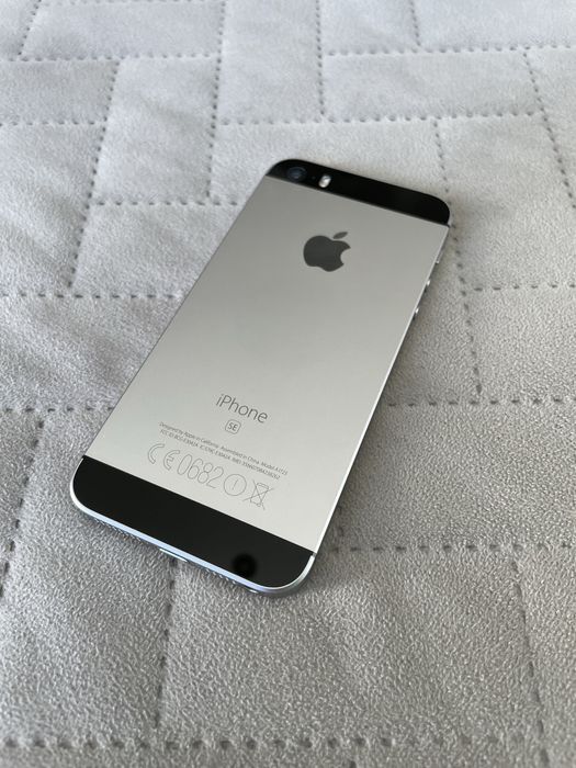 iPhone SE 128 GB + capa à prova de água