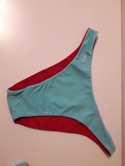 Biquini reversível rosa e azul claro