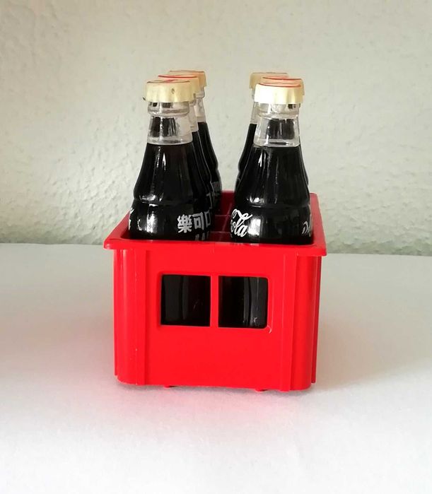 Miniatura grade Coca-Cola com 6 garrafas
