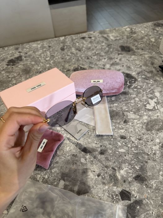 Сонцезахисні очки miu miu