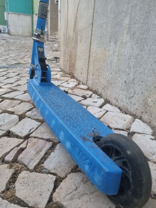 Trotinete Infantil Dobrável com Luz de Fundo – Excelente Estado!