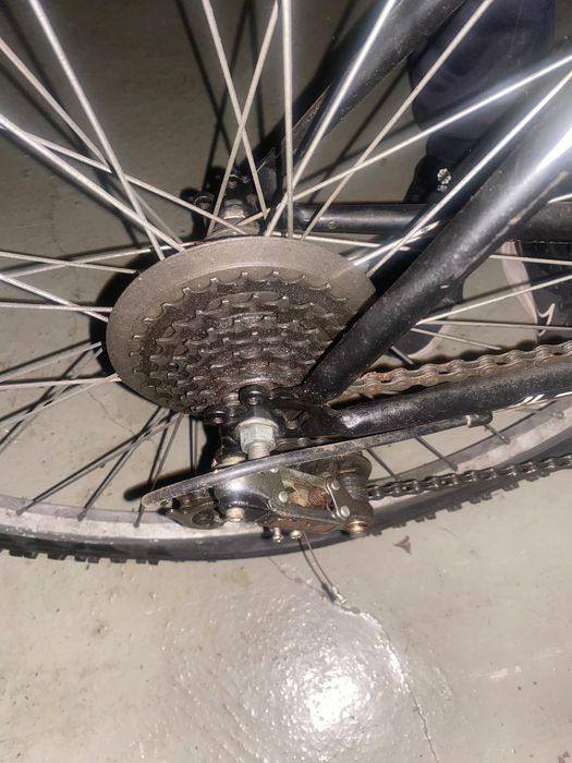 Bicicleta já muito usada