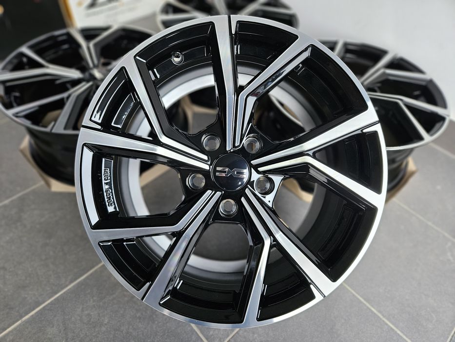 Dacia Duster III 17 " Nowe 5x114,3 Felgi Czarne Alufelgi ET35