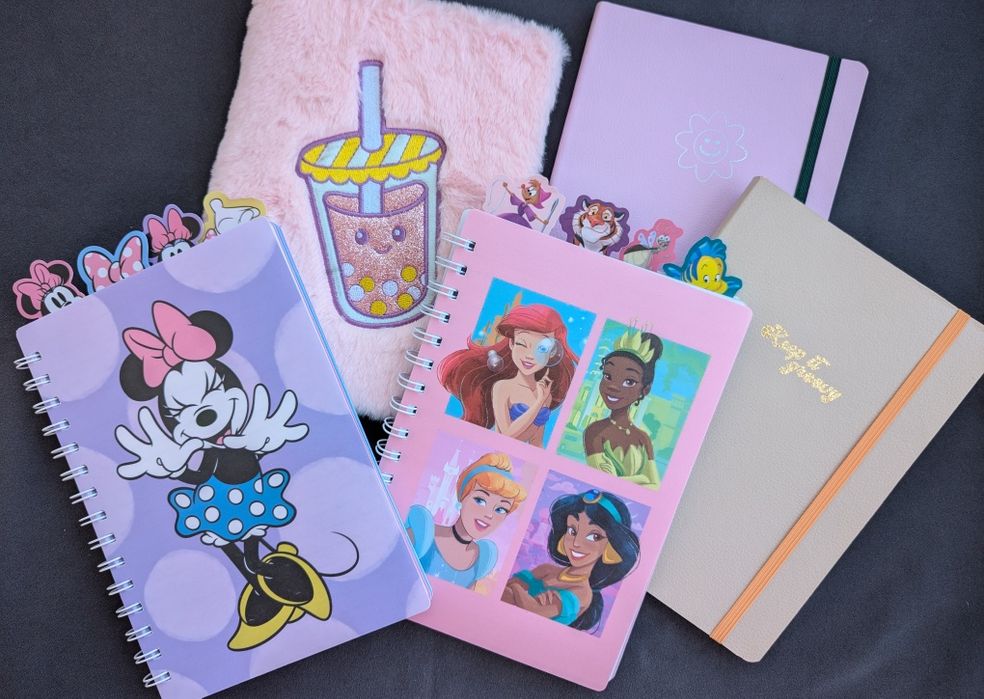 Печати, тетради фломастеры блокноты колпачки на карандаши, альбом для