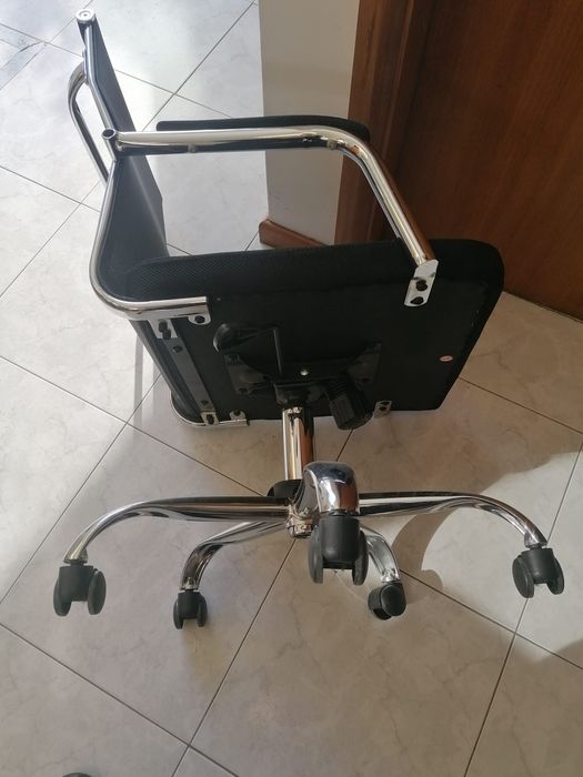 Cadeira de escritório como nova