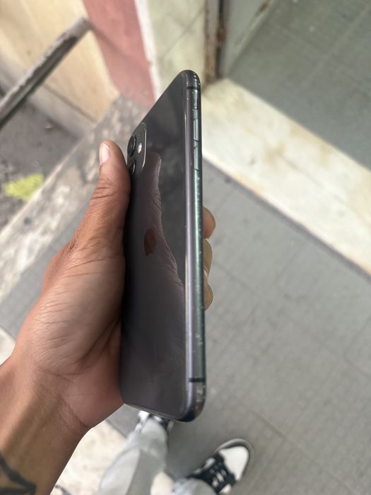 Iphone 11 64GB ..