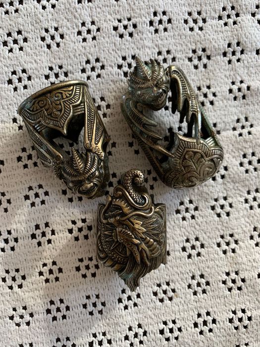 Elementy pochwy miecza – stare ozdoby orientalne, smok – antyk