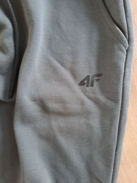 Spodnie dresowe 4 f rozmiar 146 stan bdb