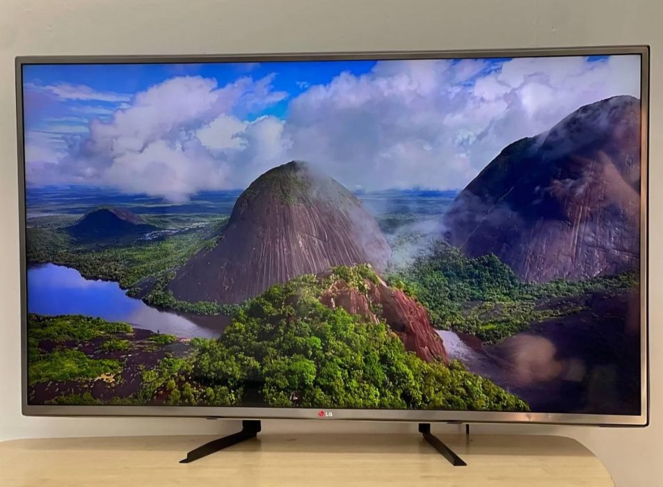 Продам LG Full HD LED-телевизор  47" + Смарт ТВ  TOX3 + Пульт Bluetooth з лазерною вказівкою