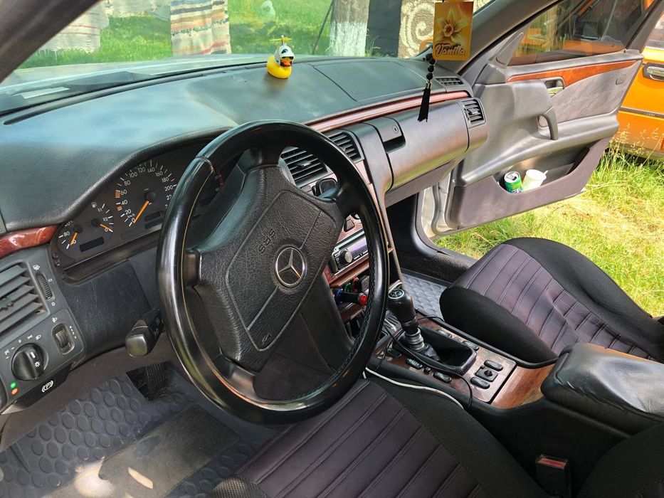 Продам мерседес 210