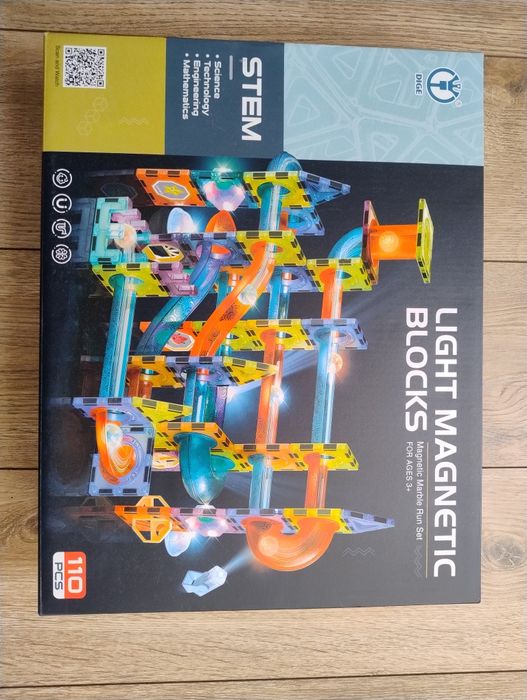 Magnetyczny zestaw konstrukcyjny z kulkami