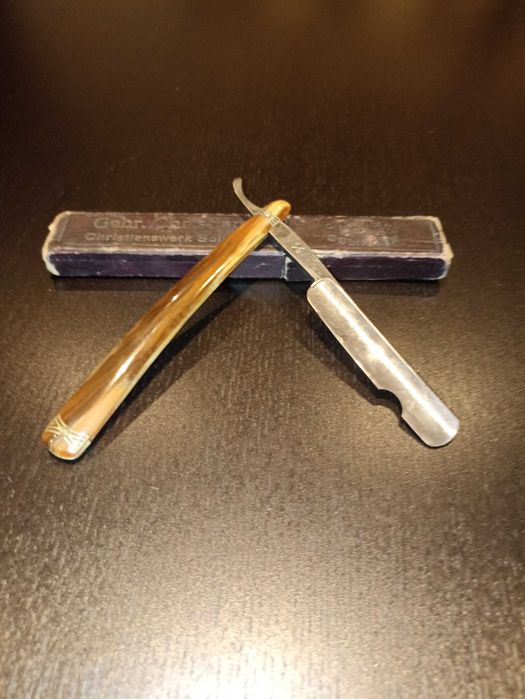 Sprzedam starą brzytwę CHRISTIANS SOLINGEN. Cena 40 zł.