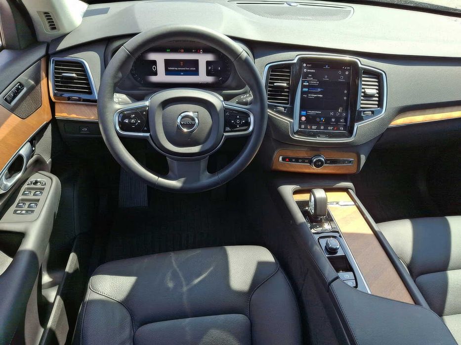 Volvo XC90      2023