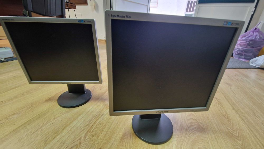 Monitores finos LG e Samsung
