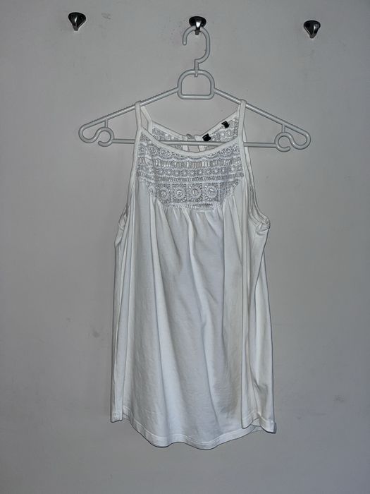 Biała koszulka na lato