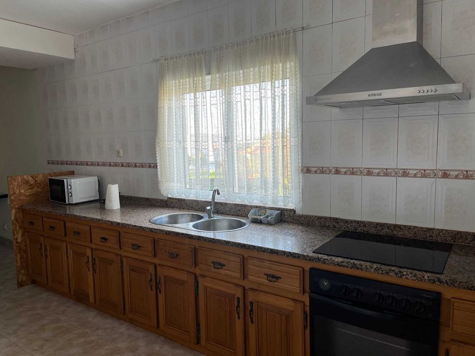 Andar de Moradia T3 para arrendamento