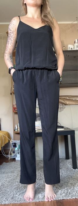 Lekki czarny kombinezon Reserved